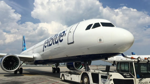 JetBlue shares rally as airline seeks to calm financial concerns