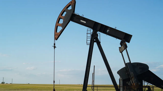 Ellen Wald on the Oil Outlook: XOM & CVX Earnings