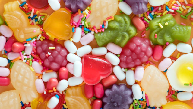 Hershey's stock bounces back, set to snap longest losing streak in 25 years