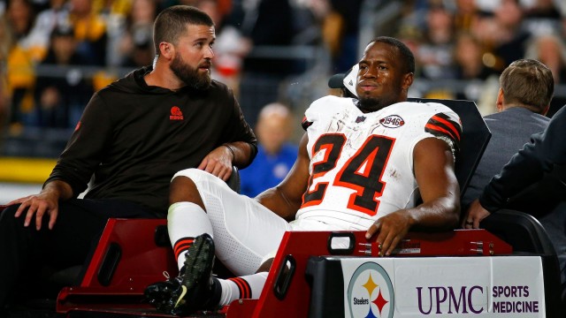 Browns RB Nick Chubb Tore MCL In Knee, Here's The Potential Prognosis