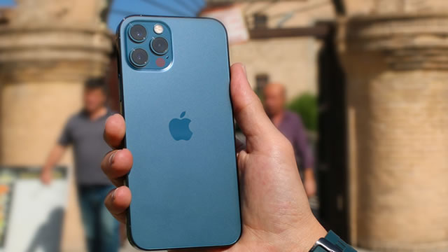 Apple Stock Heads for Record as Big Tech Pecking Order Gets Reshuffled