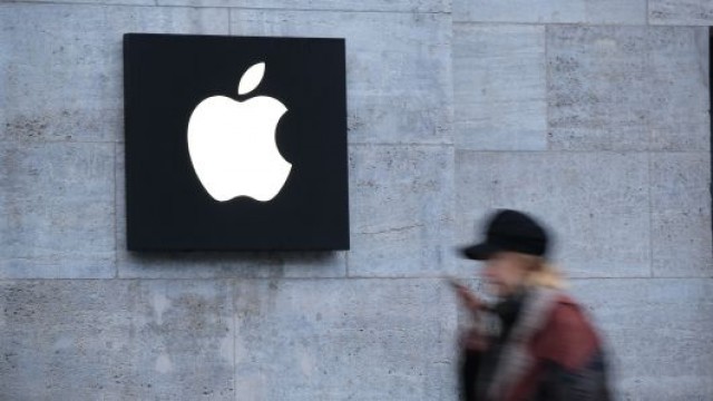 Better Bear Market Stock: AT&T vs. Apple