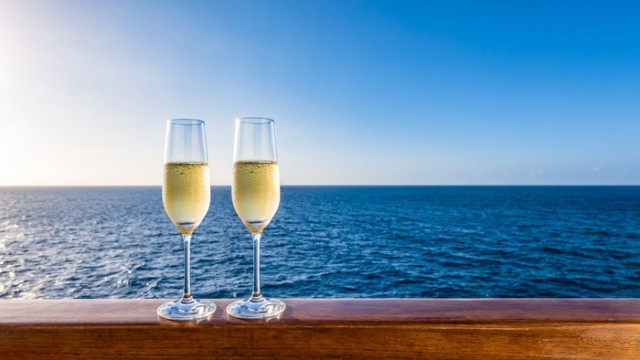 Norwegian Cruise (NCLH) to Post Q4 Earnings: What's in Store?