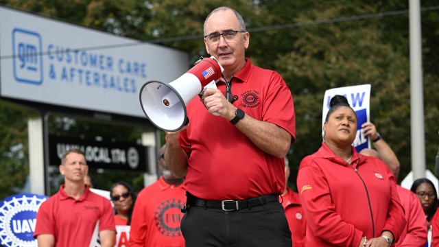 UAW leader condemns Trump ahead of Michigan visit during union strike