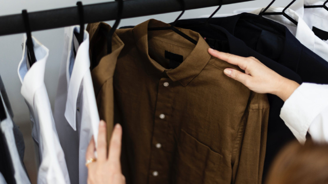 Foot Locker shares up after positive earnings