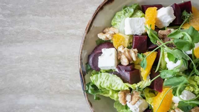 Cava reports sales growth even as some customers steer clear of lettuce