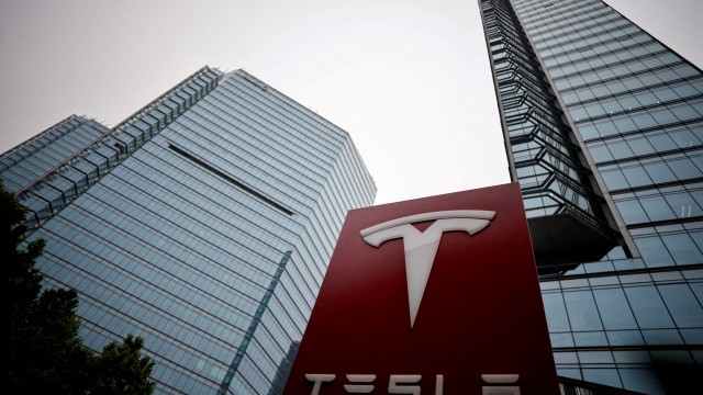 AMERICAS Tesla, Netflix underwhelm