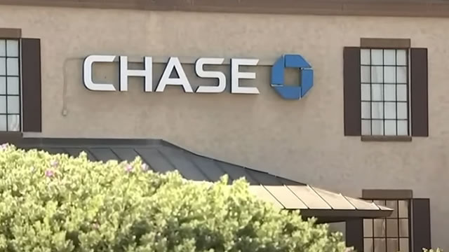 image for news JPMorgan Says Consumers Are Resilient, Flags Tricolor Impact on Credit Losses
