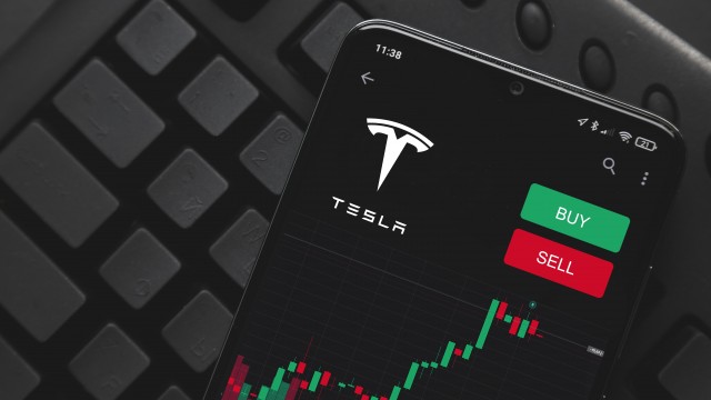 Trading Strategies For Tesla Stock Post Q3 Earnings Miss - Tesla (NASDAQ:TSLA)