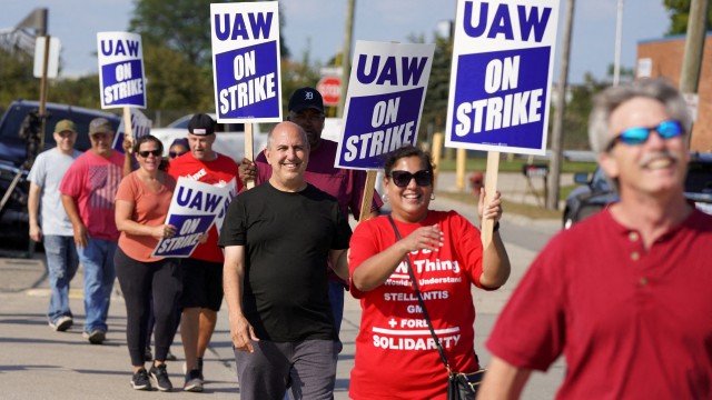 Top issues in Detroit Three's negotiations with UAW