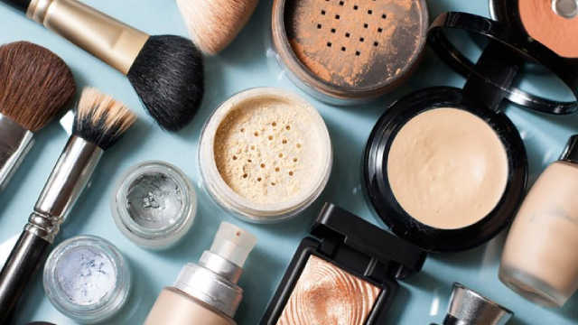 COTY or EL: Which Is the Better Value Stock Right Now?