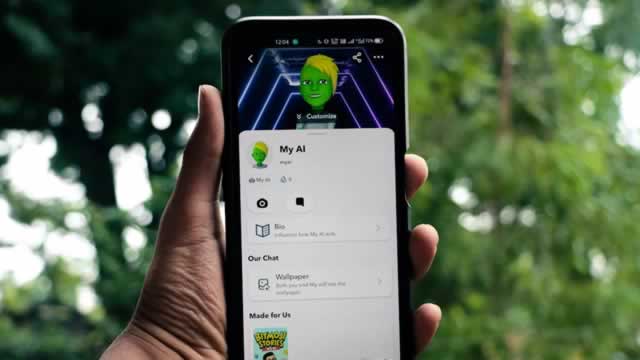 As it preps Specs for the masses, Snap's Q4 shows revenue growth but fewer daily users