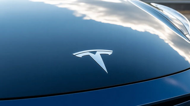 Tesla dodges 30-day suspension in California after removing Autopilot