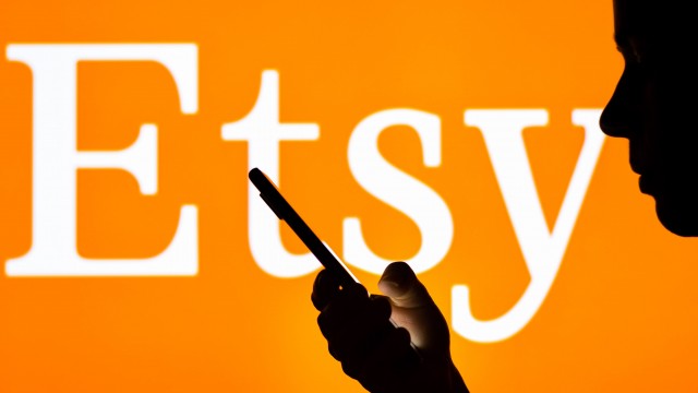 Etsy told sellers that payments will be delayed because it was using Silicon Valley Bank