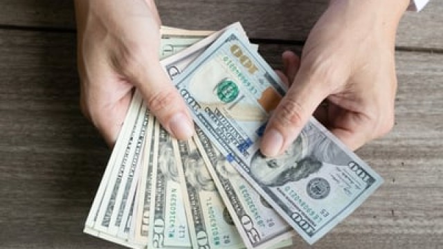 2 High-Yield Dividend Stocks to Buy Hand Over Fist and 1 to Avoid Like the Plague