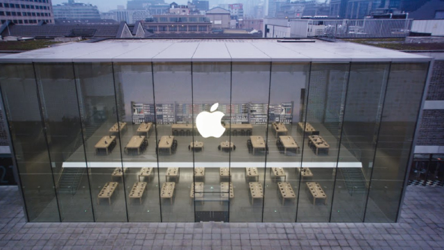 Apple Opens Another Front in the War on Cash. Should Big Banks Be Worried?