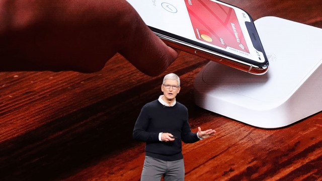How to change your default credit card in Apple Wallet