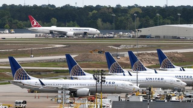United Airlines Holdings Inc (UAL) Is a Trending Stock: Facts to Know Before Betting on It