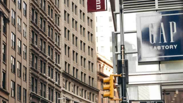 Gap Stock Plunges as Strong Sales at Namesake Stores Are Weighed Down By Weakness at Old Navy, Athleta