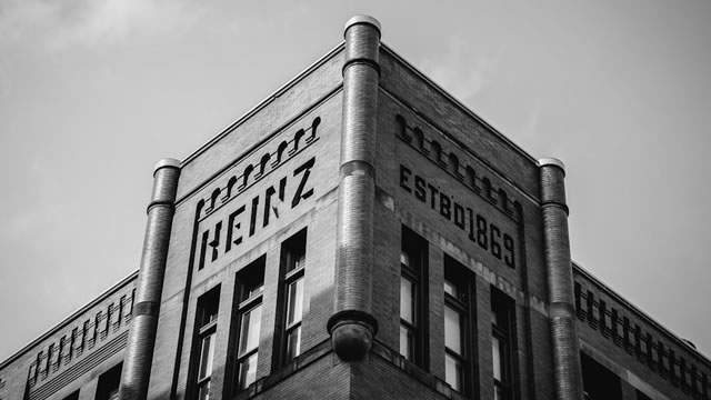 image for news Kraft Heinz tops Q2 estimates, maintains profit guidance as analysts see signs of recovery