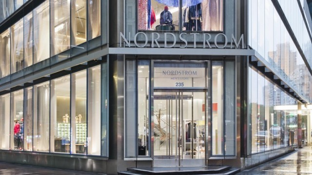 Analysts Estimate Nordstrom (JWN) to Report a Decline in Earnings: What to Look Out for