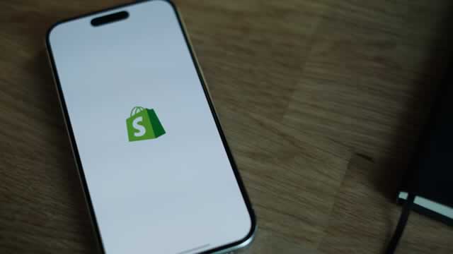 Canada's Shopify forecasts quarterly revenue above estimates