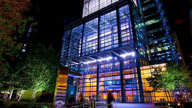 Comcast beats earnings estimates despite more broadband subscriber losses