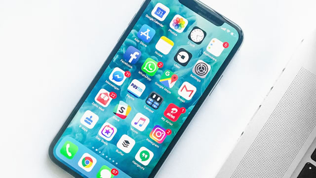 image for news App That Tracks ICE Raids Sues U.S., Saying Officials Pressured Apple to Remove It