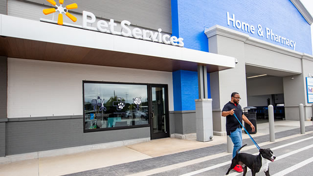 Walmart shares sink 8% — slowest sales growth in over six years as gas prices slam shoppers
