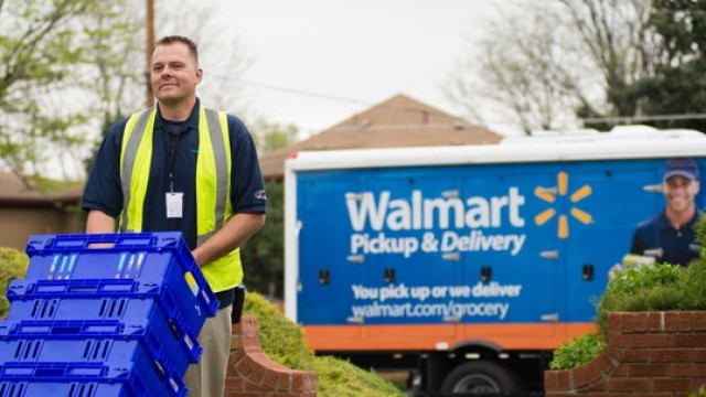 2 Stocks That Could Be Worth More Than Walmart in 10 Years