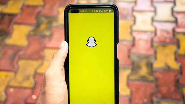 Snap's quarterly revenue rises, daily active users return to growth